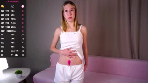 Snapshot of zara_shine chatting on September 24, 5:41 pm Criss online show from September 24, 5:41 pm