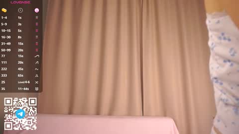 Snapshot of zara_shine chatting on October 1, 6:07 pm Criss online show from October 1, 6:07 pm