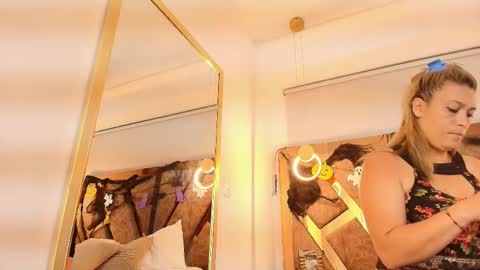 Zarah Andrews online show from October 6, 11:50 am