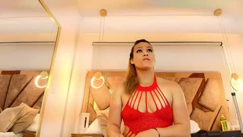 Zarah Andrews online show from December 4, 3:00 pm