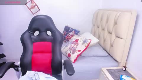 zarith_prada online show from December 1, 12:25 pm