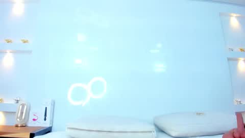 Zenda Evans online show from December 2, 4:11 am