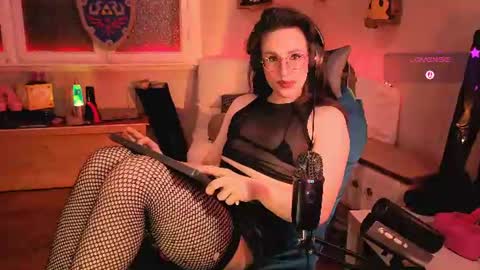 zesty_peach online show from June 18, 11:43 pm