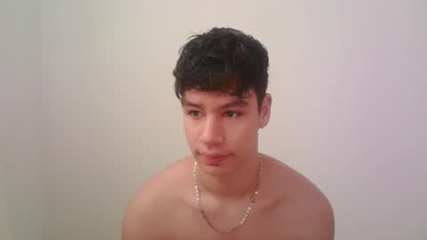 Snapshot of zeus_183 chatting on October 19, 2:44 pm zeus_183 online show from October 19, 2:44 pm