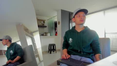 Snapshot of zeusjeff chatting on September 27, 6:38 pm zeus online show from September 27, 6:38 pm