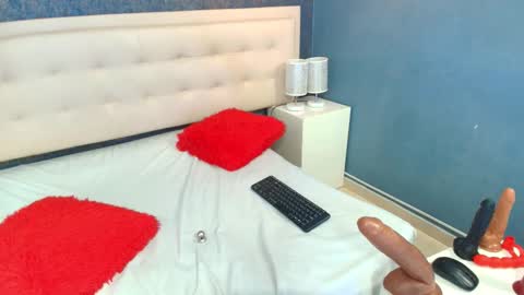 ZHAMIRA  ANDRES online show from November 5, 10:12 pm