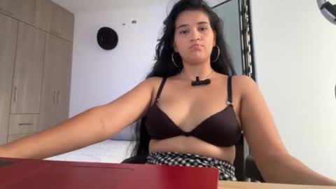 Snapshot of zhendaya23 chatting on October 15, 10:32 pm zhendaya23 online show from October 15, 10:32 pm