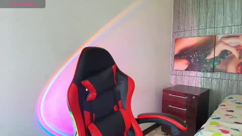 Z O E online show from March 30, 8:53 pm