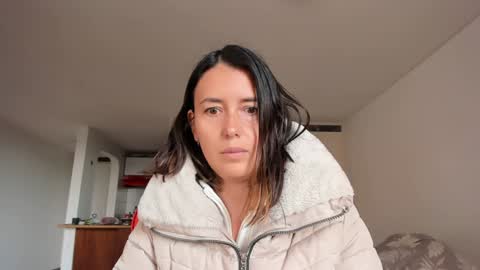 Snapshot of zoe_jeane_beker chatting on February 2, 8:51 pm ZOE online show from February 2, 8:51 pm
