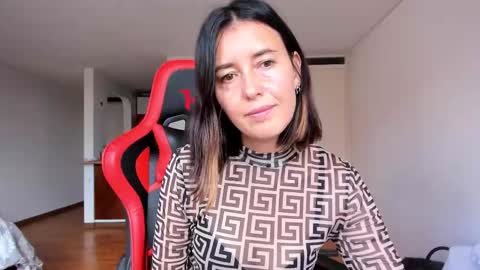 Snapshot of zoe_jeane_beker chatting on February 19, 8:52 pm ZOE online show from February 19, 8:52 pm