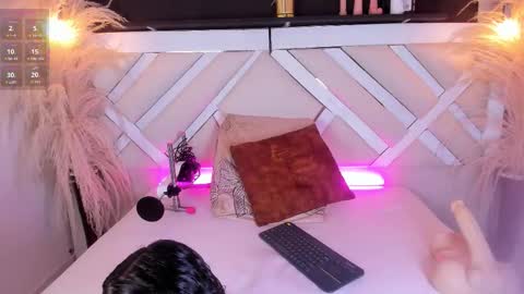 Zoey  online show from March 11, 9:40 pm