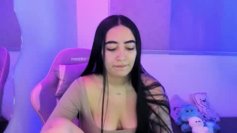 zoe_jones7 online show from February 13, 5:44 am