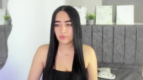 zoe_jones7 online show from January 18, 7:28 am