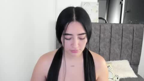 zoe_jones7 online show from September 18, 3:54 am