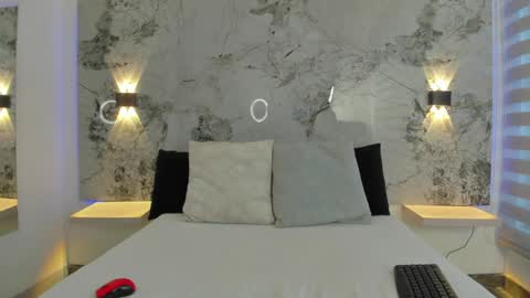 Zoe online show from April 9, 11:49 am