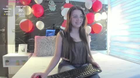 Zoe online show from December 15, 11:39 am