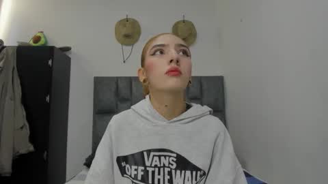 Snapshot of zoe_painn chatting on October 6, 8:37 pm She Zoe He Painn online show from October 6, 8:37 pm