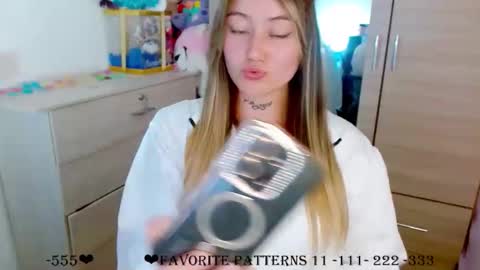 ZOE online show from May 21, 6:47 pm