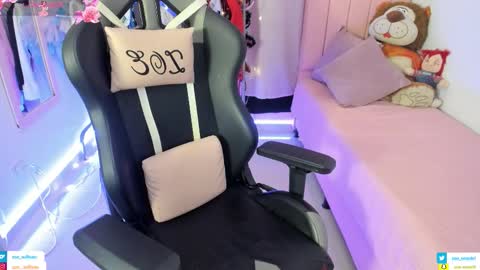 zoe_sullivan_ online show from February 12, 9:24 am