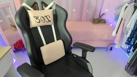 zoe_sullivan_ online show from February 25, 9:02 am