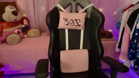 zoe_sullivan_ online show from April 16, 9:09 am