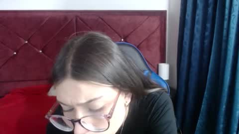 zoe_sweet050 online show from January 5, 9:40 pm