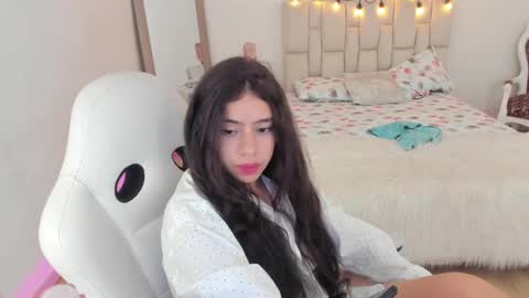 Snapshot of zoe_turnner_18 chatting on March 10, 5:29 pm Zoe online show from March 10, 5:29 pm