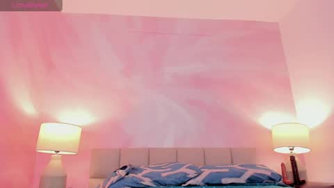 zoeblanc online show from March 31, 11:32 am