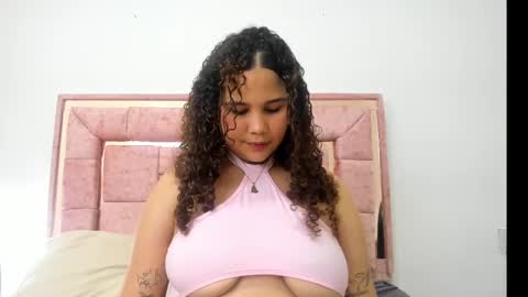 Snapshot of zoee_lov chatting on February 28, 6:54 am zoee online show from February 28, 6:54 am