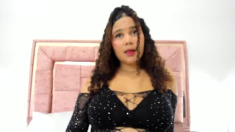 Snapshot of zoee_lov chatting on February 5, 3:13 am zoee online show from February 5, 3:13 am
