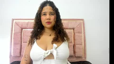 Snapshot of zoee_lov chatting on March 1, 6:57 am zoee online show from March 1, 6:57 am