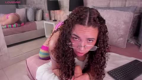 zoehiltonx online show from April 28, 10:58 pm