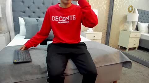 Zoe Krug online show from September 18, 12:42 pm