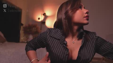 zoevidal_ online show from March 25, 12:01 pm