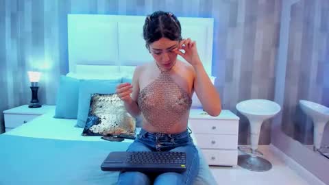 Snapshot of zoewilliis chatting on October 15, 12:50 pm ZoeWilliis online show from October 15, 12:50 pm