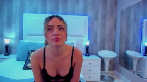 Snapshot of zoewilliis chatting on October 17, 2:21 pm ZoeWilliis online show from October 17, 2:21 pm