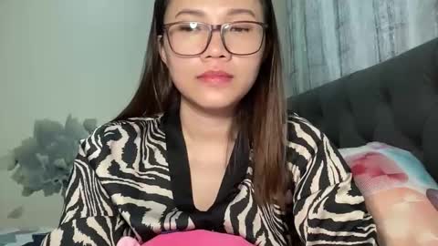 zoey_foryou online show from December 15, 1:23 am