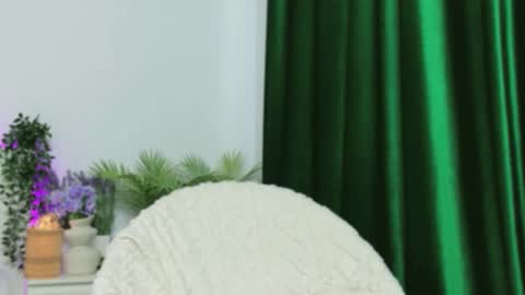 Zoey online show from May 5, 2:45 pm