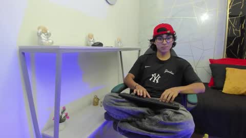     online show from November 28, 10:17 pm