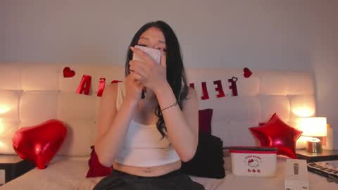 Snapshot of zowi_hottiee chatting on February 9, 2:38 am cintya kors online show from February 9, 2:38 am