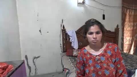 zoyakhan803 online show from May 14, 7:39 am