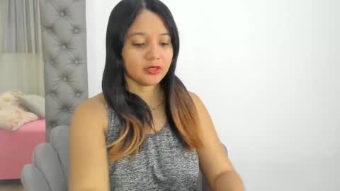 Im Zusan My schedule is from 1030pm to 430 am colombian time online show from May 13, 3:05 am