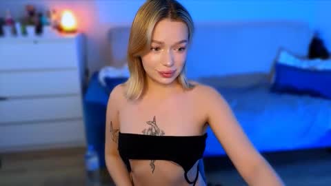 zuzzixx online show from November 7, 6:38 am