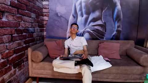 Zyro Nigth online show from November 11, 7:49 pm