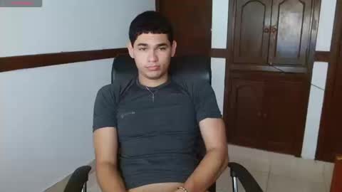 Snapshot of zyrosxk chatting on September 19, 1:04 pm antonio felipe online show from September 19, 1:04 pm
