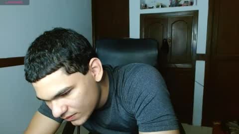 Snapshot of zyrosxk chatting on September 11, 7:20 am antonio felipe online show from September 11, 7:20 am