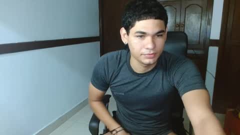 Snapshot of zyrosxk chatting on October 2, 6:34 am antonio felipe online show from October 2, 6:34 am