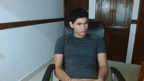 Snapshot of zyrosxk chatting on October 5, 6:55 am antonio felipe online show from October 5, 6:55 am