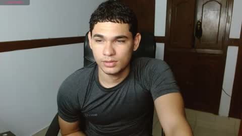 Snapshot of zyrosxk chatting on September 21, 10:03 pm antonio felipe online show from September 21, 10:03 pm