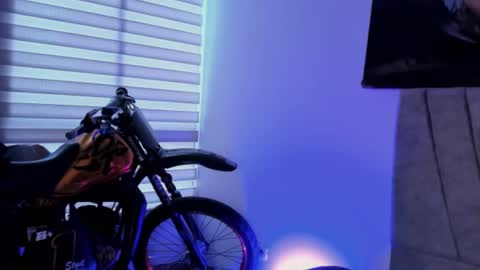 zyzz_1812 online show from October 22, 5:25 pm